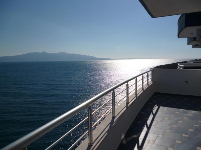Beautifull Holiday Apartment Larisa Sarandë Exteriör bild